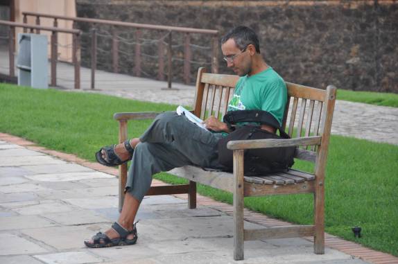 Pausa para leitura no Forte do Presépio, em Belém - PA